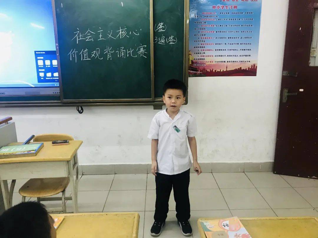 十大外围足球大平台-
社会主义焦点价值观主题运动(图19) 十大外围足球大平台-
社会主义焦点价值观主题运动(图19)