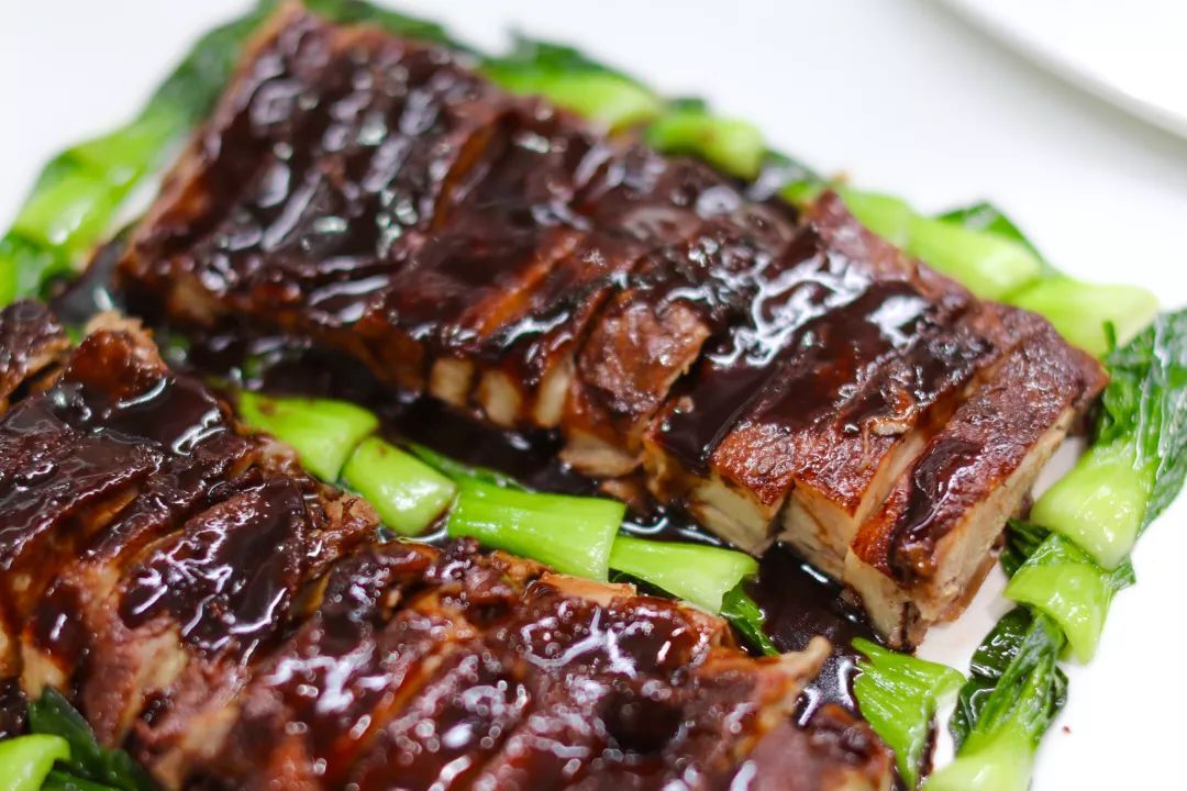 李凯馨《篮板青春》迎来成人礼 高空蹦极率先一跃令人佩服|十大外围足球平台app(图1) 十大外围足球平台app